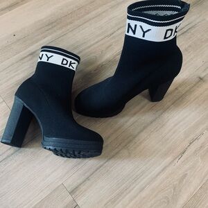 DKNY MID CALF CHUNKY HEEL BOOT